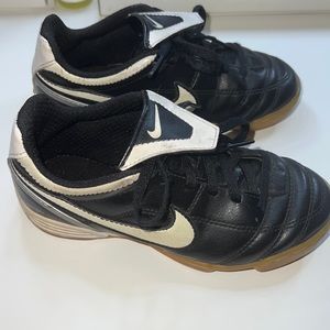 Used Toddler Nike Tiempo Sala Shoes 12C